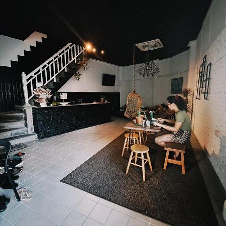 111 Hutton Lane Hostel จอร์จทาวน์ ภายนอก รูปภาพ