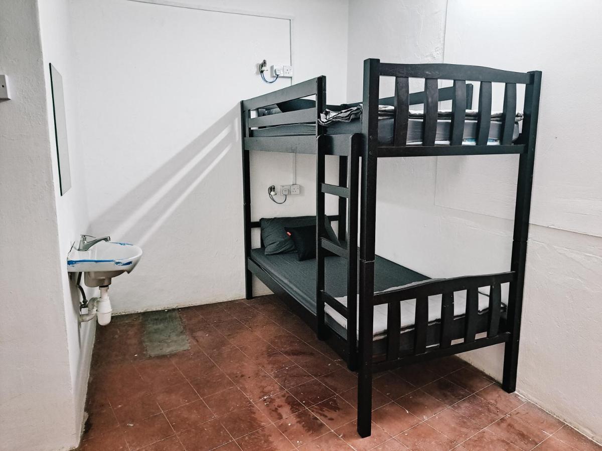 111 Hutton Lane Hostel จอร์จทาวน์ ภายนอก รูปภาพ