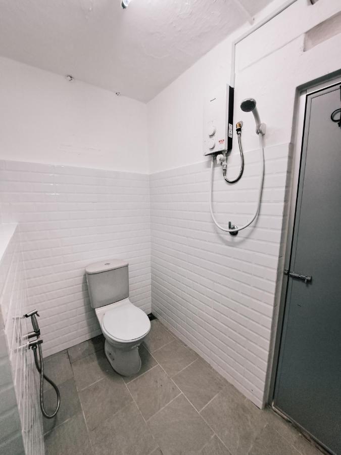 111 Hutton Lane Hostel จอร์จทาวน์ ภายนอก รูปภาพ