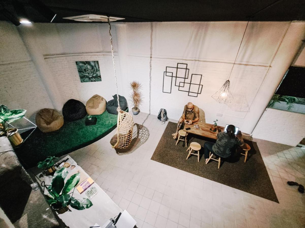 111 Hutton Lane Hostel จอร์จทาวน์ ภายนอก รูปภาพ