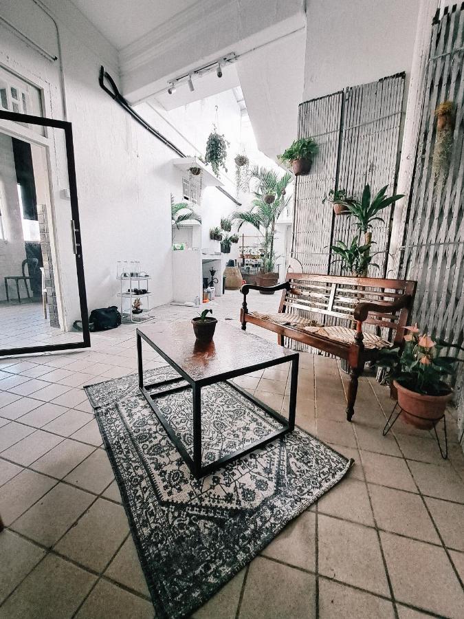111 Hutton Lane Hostel จอร์จทาวน์ ภายนอก รูปภาพ