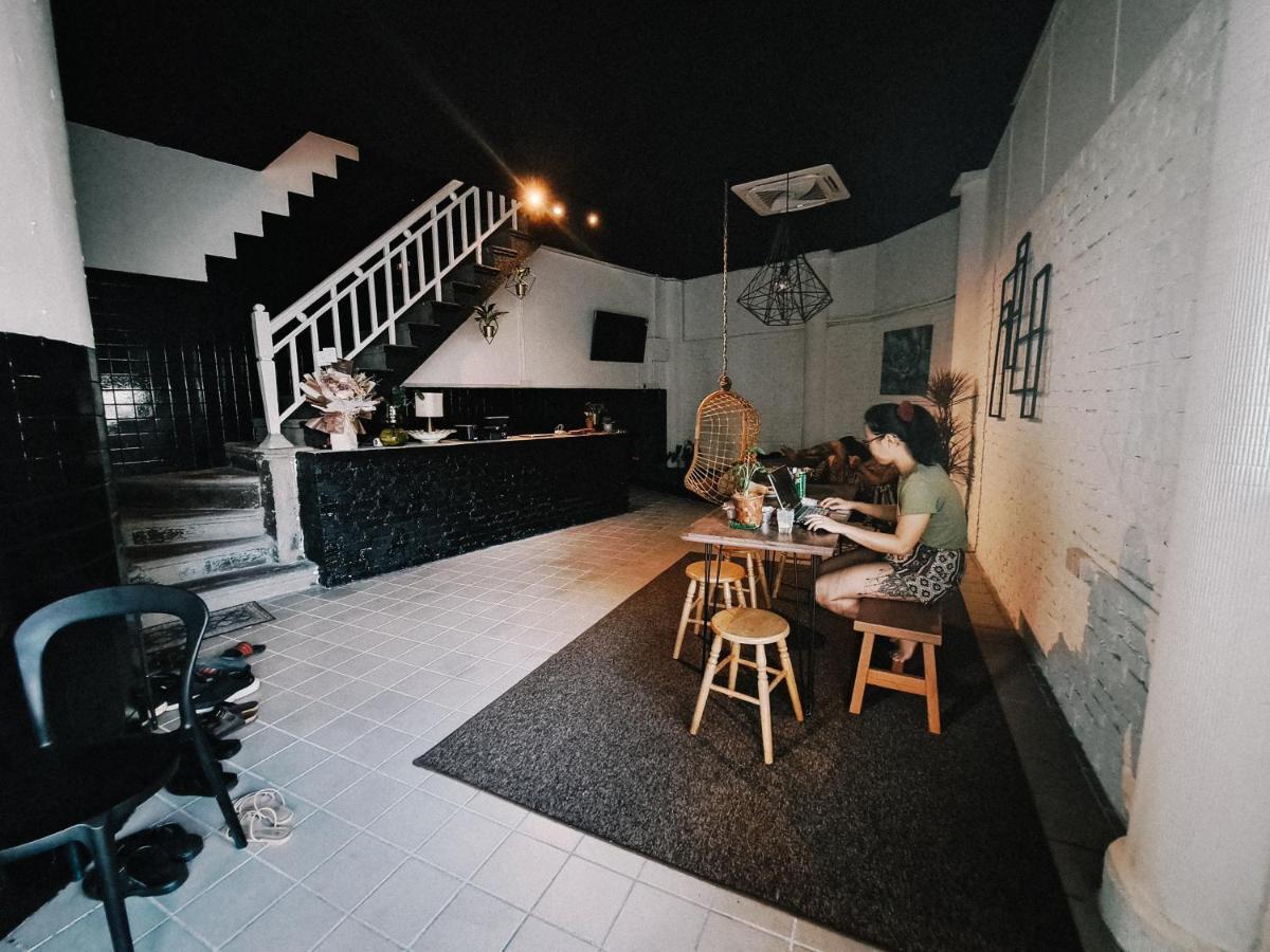111 Hutton Lane Hostel จอร์จทาวน์ ภายนอก รูปภาพ